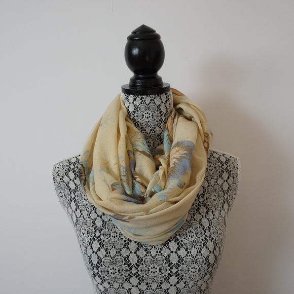 ✨2/$10✨ Cherie Bliss Feather Pattern Fashion Scarf - Picture 1 of 5